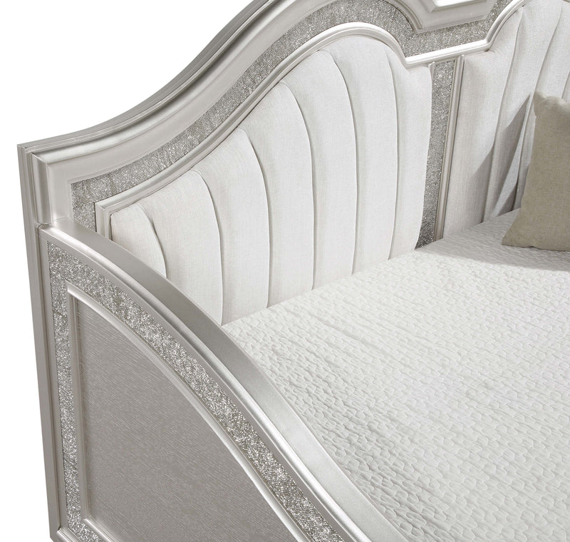 Evangeline Daybed